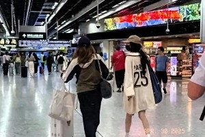 杨幂刘恺威带娃差距大：11岁女儿身高惊人引热议