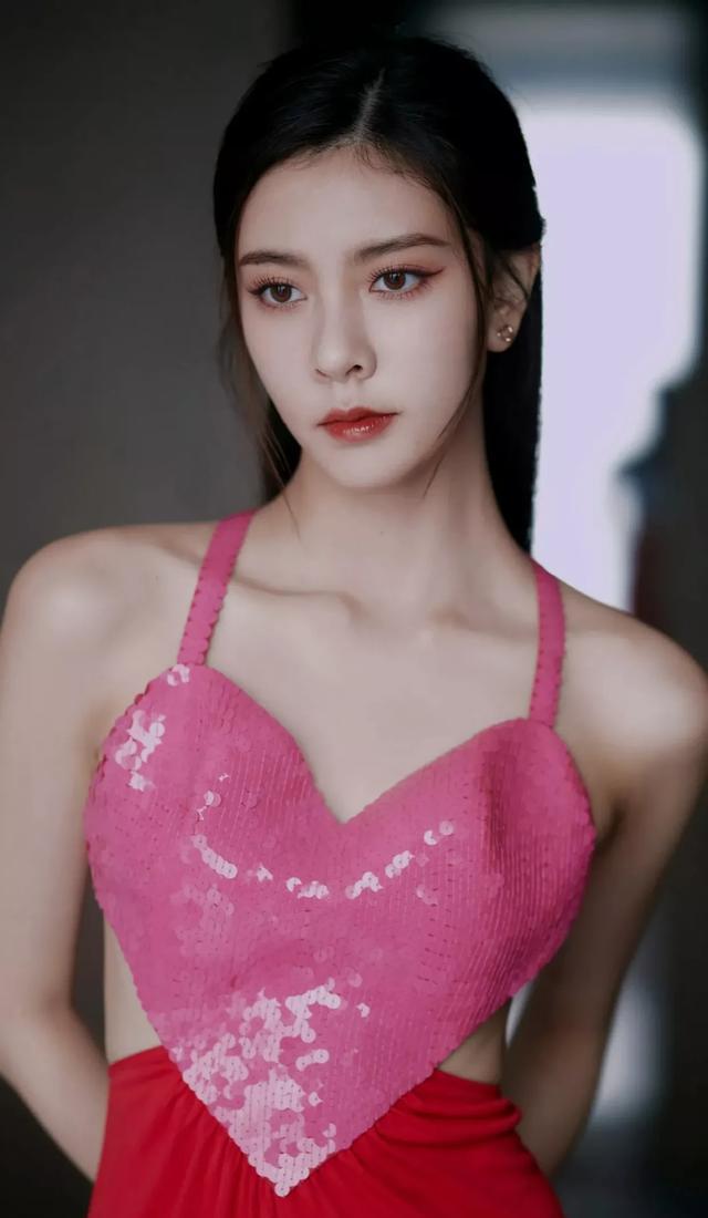 宋妍霏多变风格