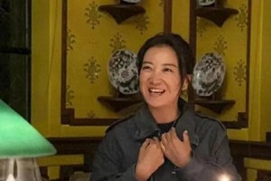 贾玲43岁生日照曝光 瘦身成功展现女强人气质