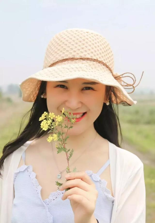 张艺凡肖像